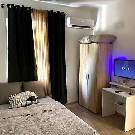 Center Studio Apartment Podgorica Esterno foto